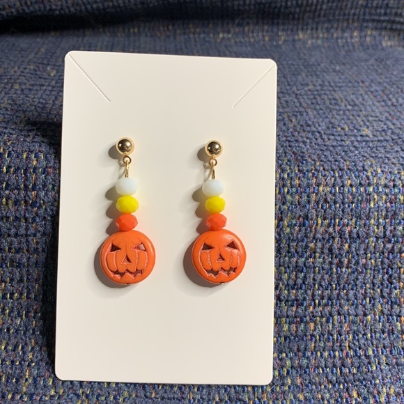 Handcrafted Halloween Themed Earrings with drop pumpkins pendant - Picture 5 of 9